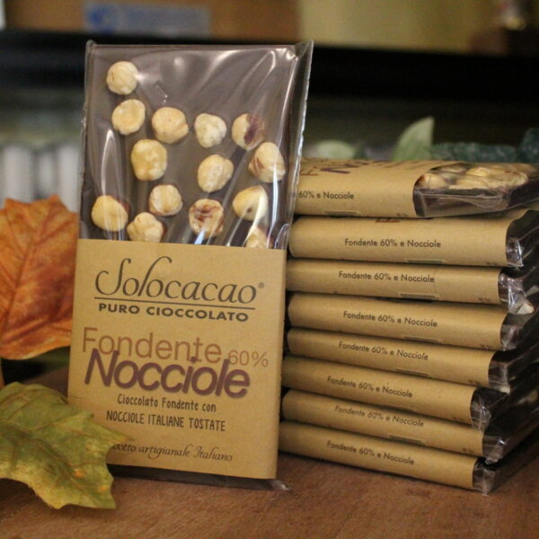 TAVOLETTA DI CIOCCOLATO FONDENTE CON NOCCIOLE