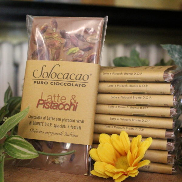 TAVOLETTA DI CIOCCOLATO AL LATTE CON PISTACCHI